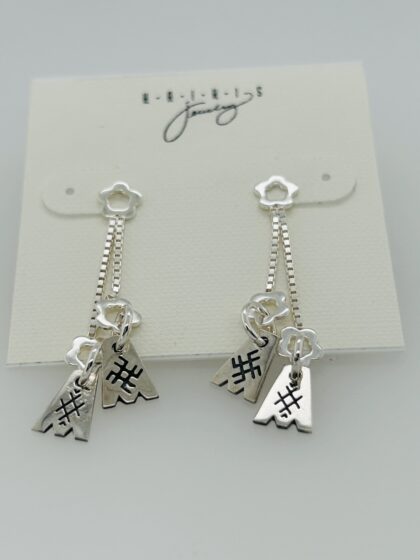 Flower scallop earrings