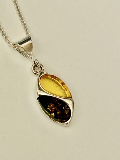Integrated amber pendat 906P